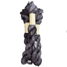 Lade das Bild in den Galerie-Viewer, Strickset Tuch Cosmopolitan