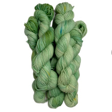 Lade das Bild in den Galerie-Viewer, Calafate - handgefärbt