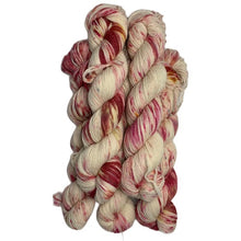 Lade das Bild in den Galerie-Viewer, Calafate - handgefärbt