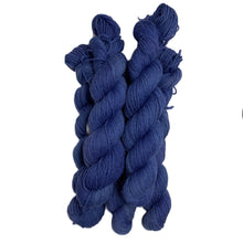 Lade das Bild in den Galerie-Viewer, Calafate - handgefärbt