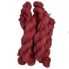 Lade das Bild in den Galerie-Viewer, Calafate - handgefärbt