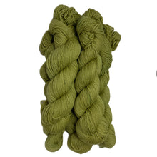 Lade das Bild in den Galerie-Viewer, Calafate - handgefärbt