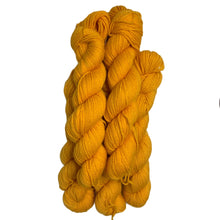 Lade das Bild in den Galerie-Viewer, Calafate - handgefärbt