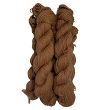 Lade das Bild in den Galerie-Viewer, Calafate - handgefärbt