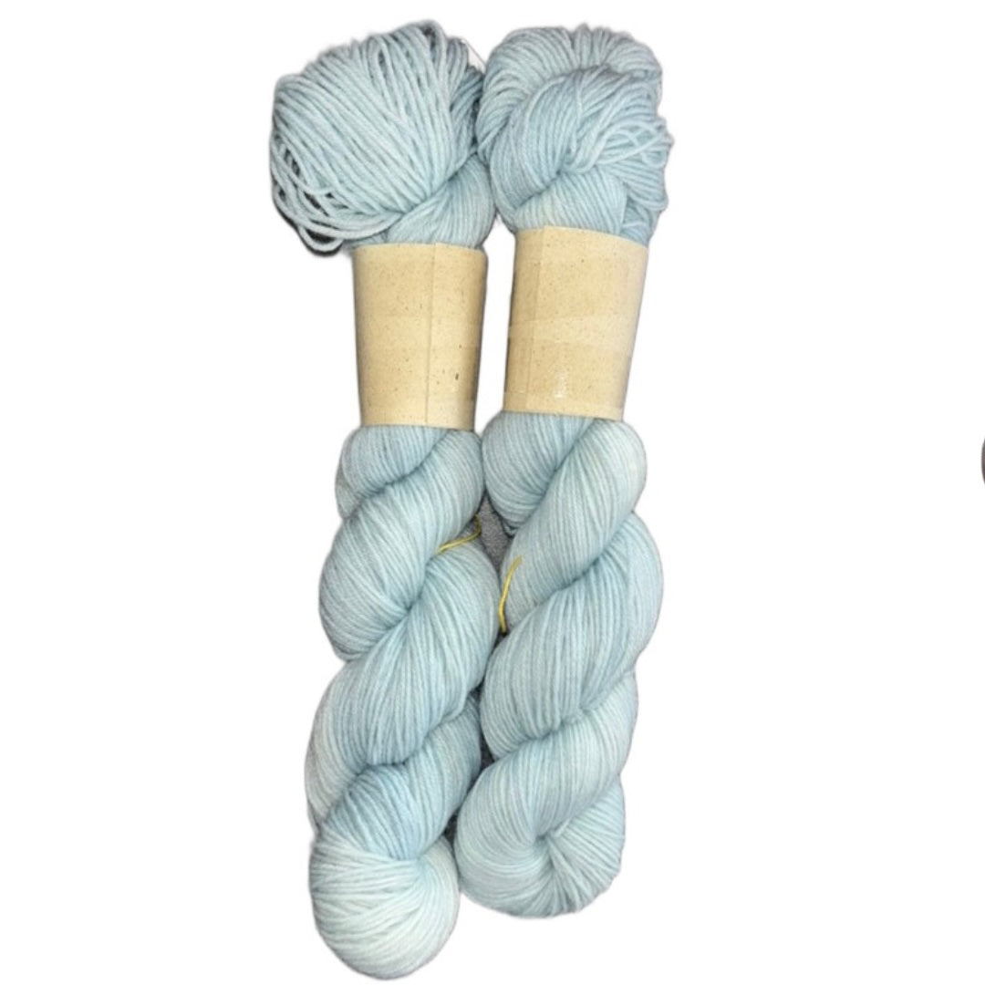 Deutsche Sockenwolle handgefärbt - Softblue