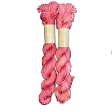 Lade das Bild in den Galerie-Viewer, Strickset Tuch Cosmopolitan
